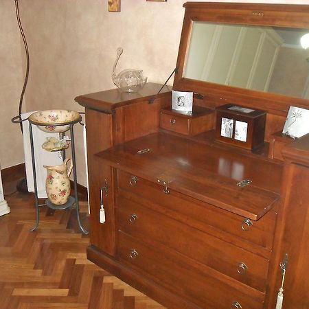 Affittacamere Casa Sofia Анґ'ярі Номер фото