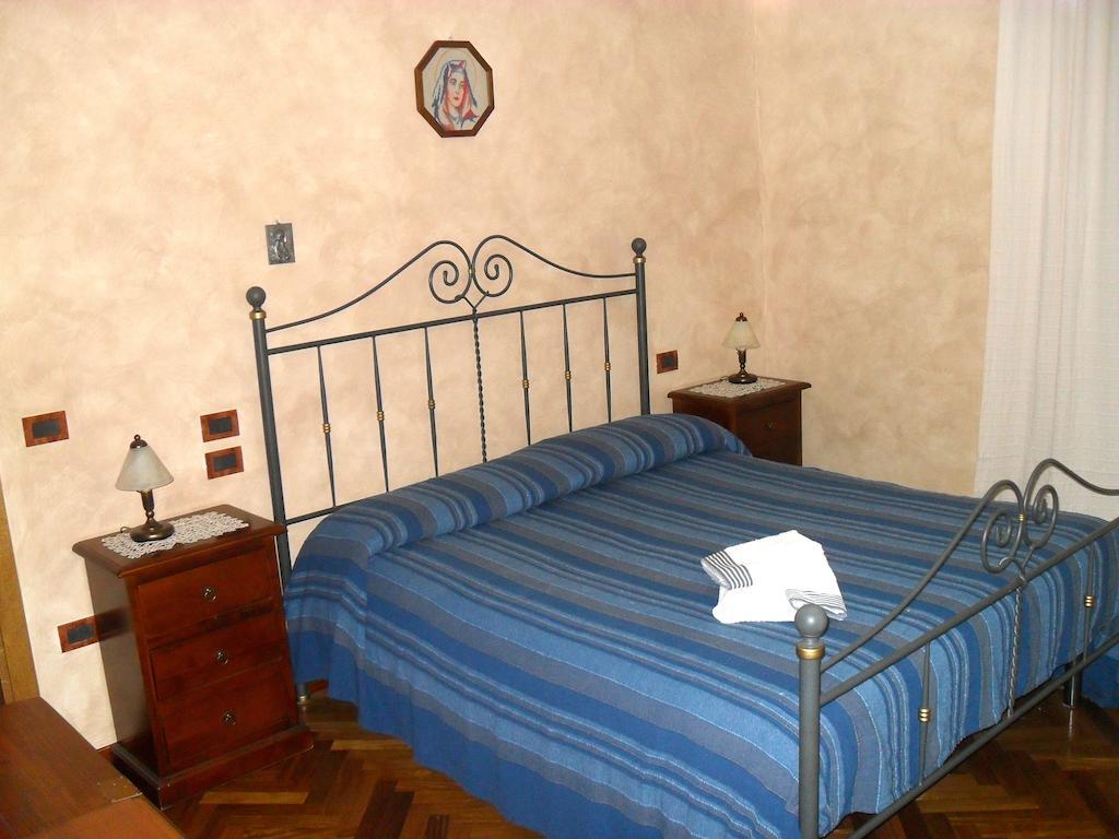 Affittacamere Casa Sofia Анґ'ярі Номер фото